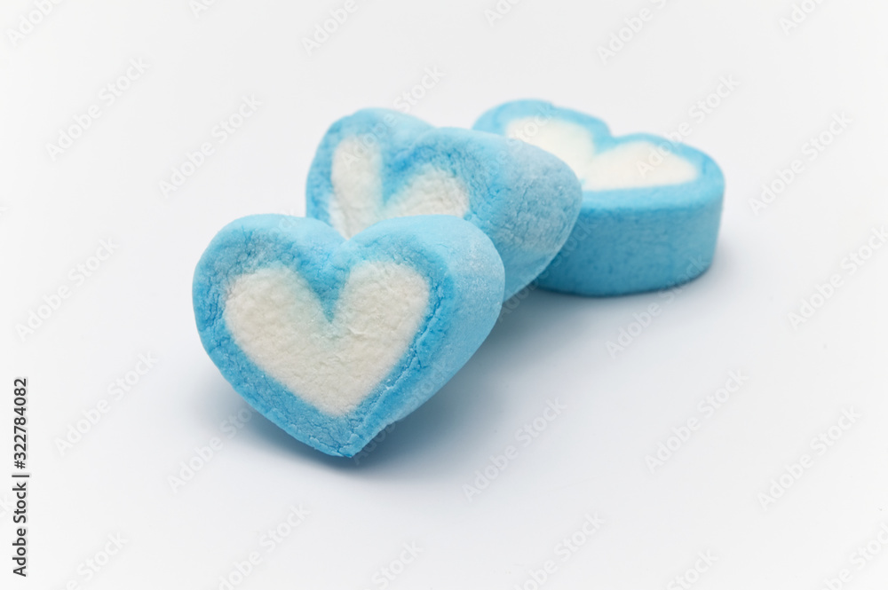 Obraz premium Blue sweet heart shape marshmallow on white background.