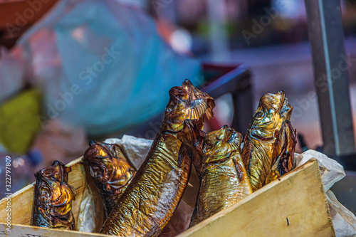 L'aringa è un pesce del nord atlantico. Una volta eviscerato, messo in salamoia e affumicato, viene posto in barili di legno e conservato mediante salatura a secco.  photo