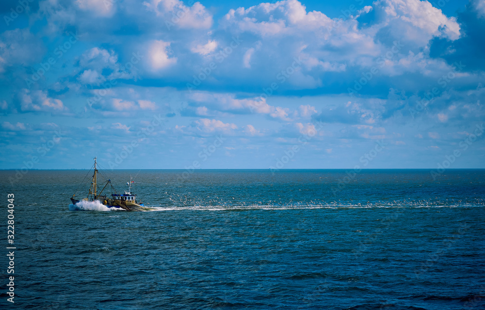 Obraz premium boat fishing on the high seas