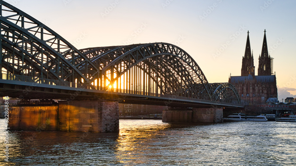 Kölner Dom und Hohenzollernbrücke, Köln, Nordrhein-Westfalen, Deutschland 