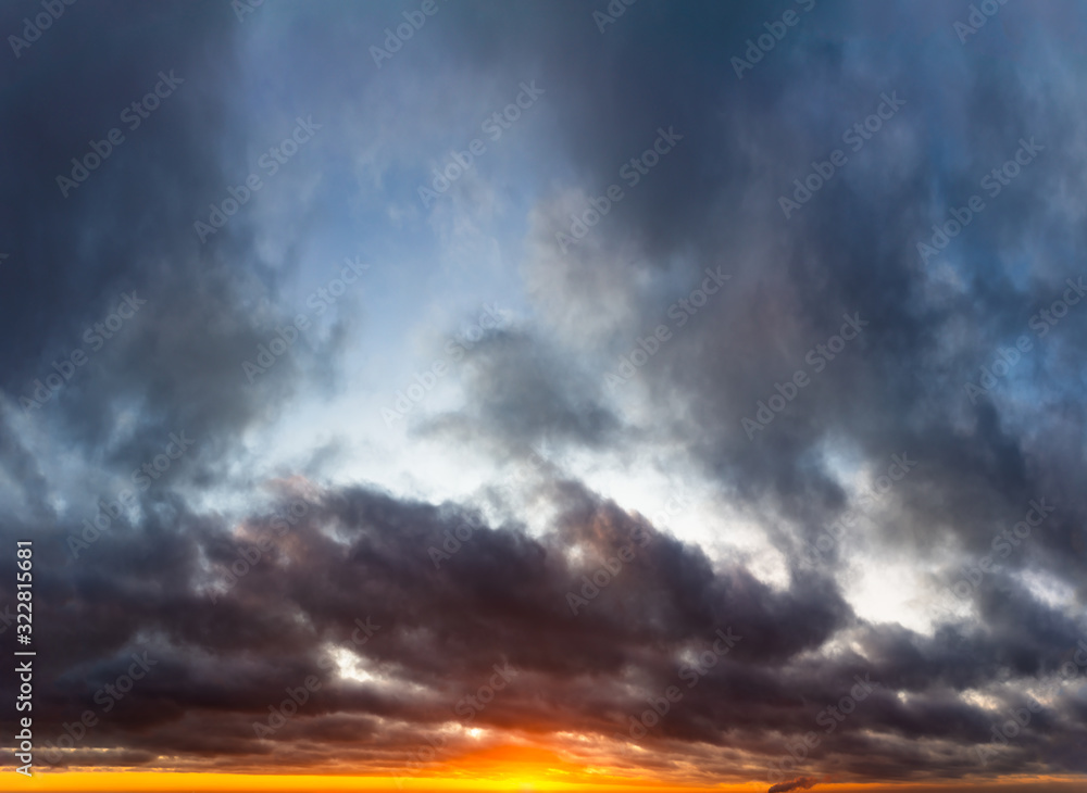 Naklejka premium Fantastic dark thunderclouds at sunrise