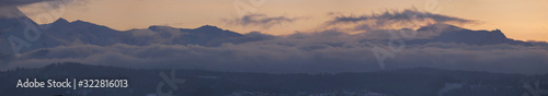 Panorama Tatry Zachodnie we mgłach - widok na Giewont i Kasprowy Wierch
