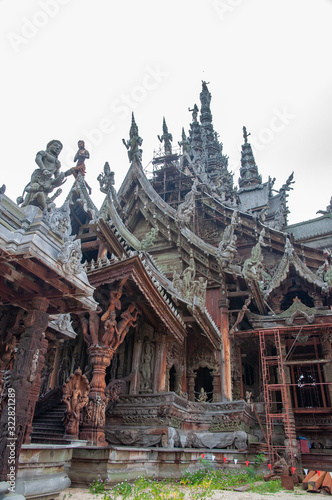 temple in thailand © Денис Лаврентьев
