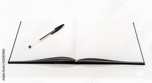 Wallpaper Mural Cuaderno en blanco abierto con un bolígrafo negro Torontodigital.ca
