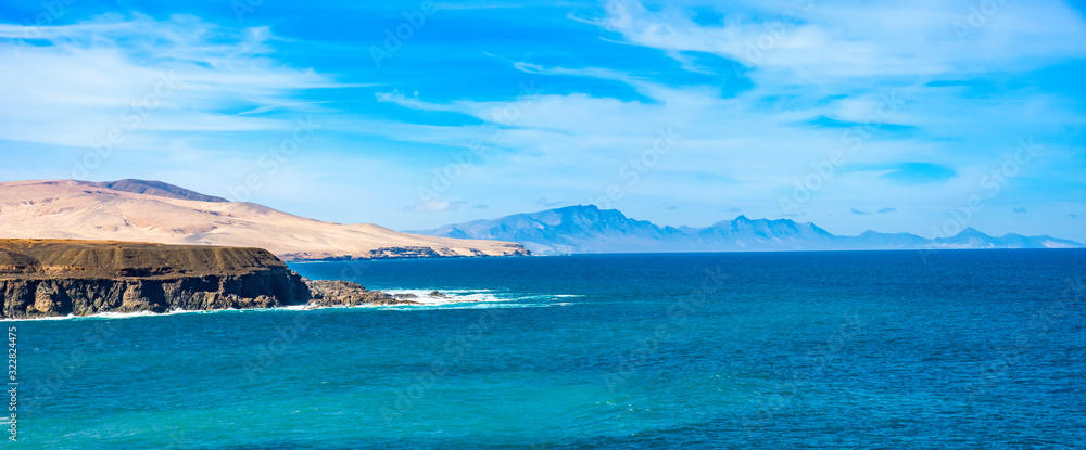 Fuerteventura Bucht mit türkisfarbenem Meerblick als Panorama 