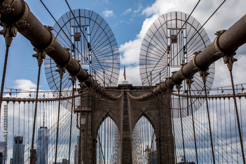 Obraz premium Brooklyn Bridge en simetría