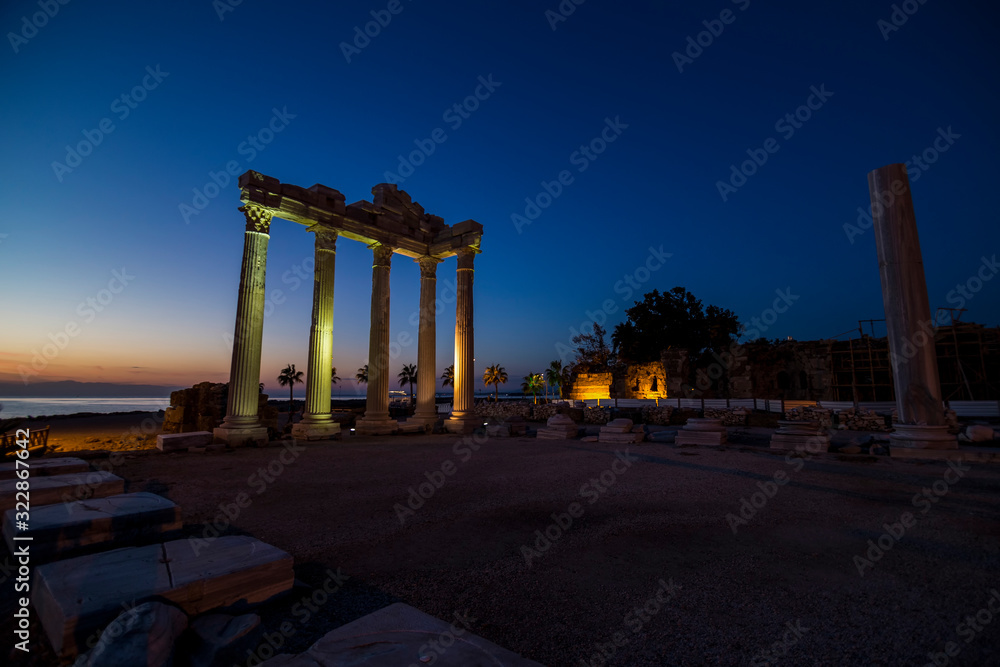 Naklejka premium Ancient city Apollo Temple in Manavgat, Turkey