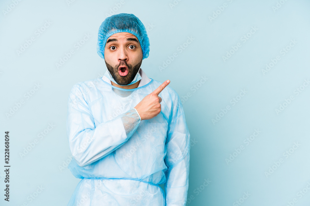 Young surgeon latin man isolated Young dpointing to the side Young surgeon latin man isolated Young dpointing to the side