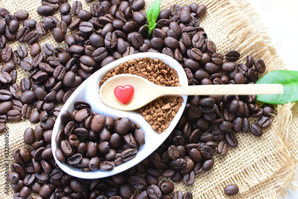 Coffee beans, accompanied by processed coffee powder Coffee beans, accompanied by processed coffee powder