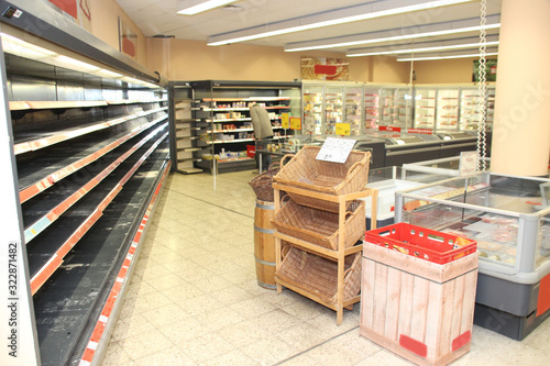 Foto Einkaufen im Supermarkt - Epidemie bei Coronavirus