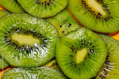 slices of kiwi 