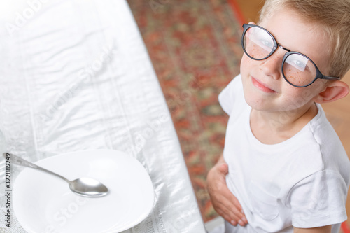 Canvas Print little happy boy in the kitchen finished eating