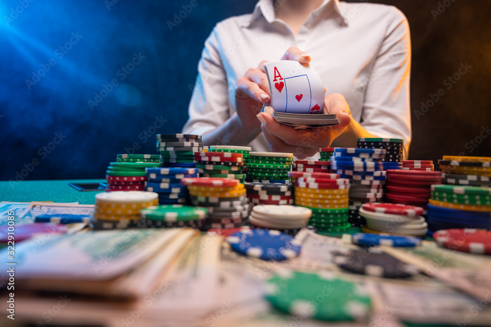 Distribution of cards to the dealer, casino, gaming business. Distribution of cards to the dealer, casino, gaming business.
