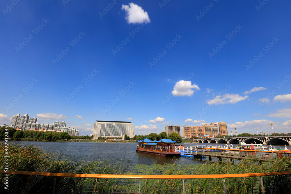 Fototapeta premium Waterfront Park Architectural Scenery, China
