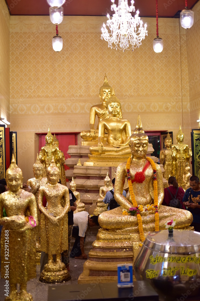 Obraz premium Golden statue of buddha in temple, Thailand 