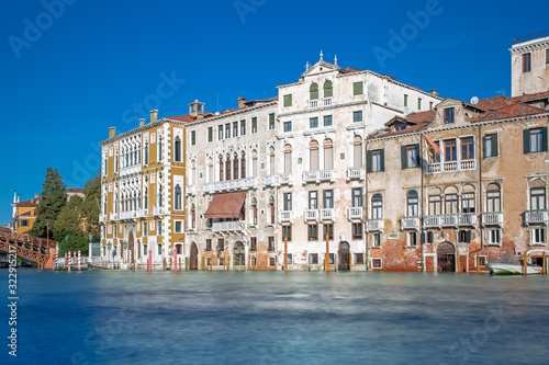 Gebäude am Canale Grande in Venedig bei Hochwasser © nemo1963