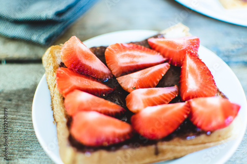 Sandwich bread chocolate spread and strawberries