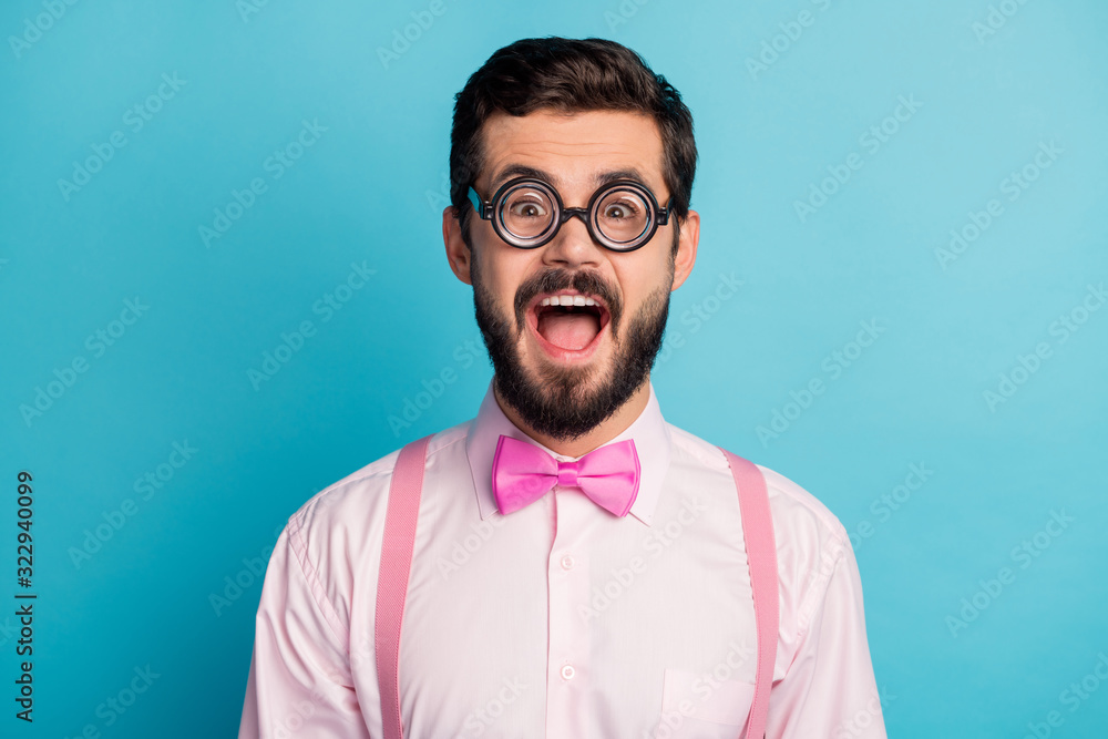 Obraz premium Portrait of astonished impressed brown hair guy look good see incredible novelty shout yell unbelievable unexpected wear stylish trendy lifestyle outfit isolated blue color background