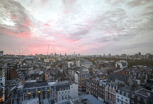 London Skyline in der Abenddämmerung