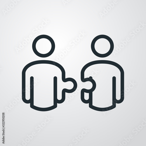 Símbolo trabajo en equipo. Icono plano lineal hombres como piezas de puzzle en fondo gris