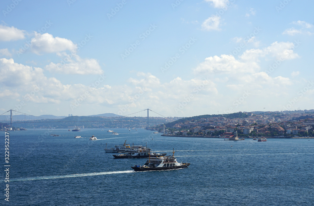 Φωτογραφία Beautiful landscape of the Bosporus Strait in Istanbul with urban view