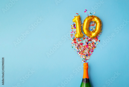 Leinwand Poster 10th anniversary champagne bottle balloon pop