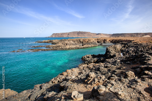 Foto View on the rough rocky coast with bays of Sal Rei on Boa Vista in cape Verde