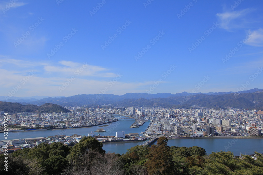 Naklejka premium 五台山から見た高知市街