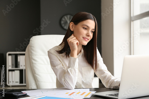 Young female accountant wor...