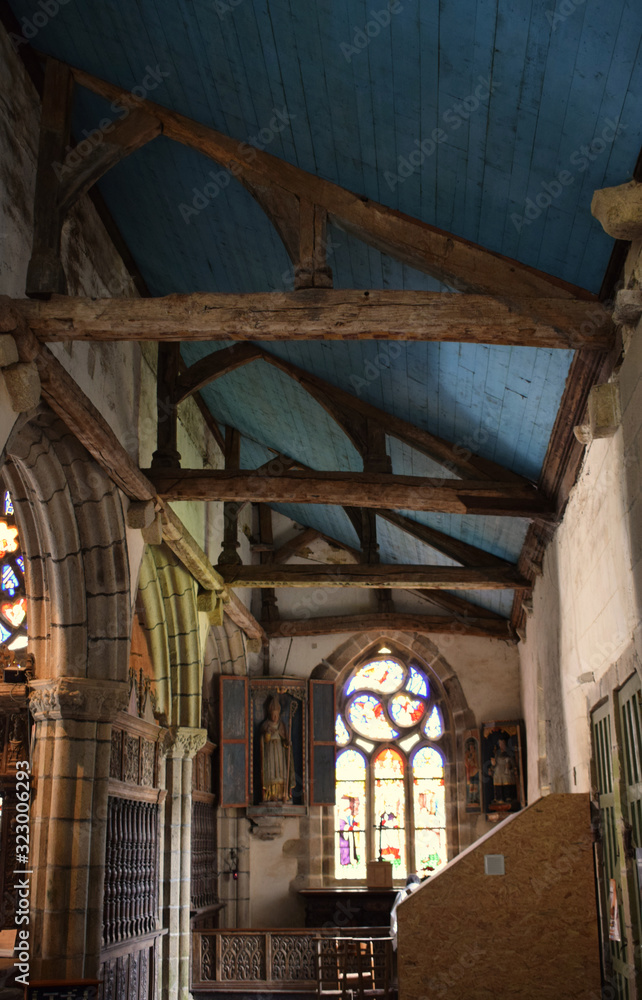 Obraz premium Saint Herbot chapelle du hameau de Saint Herbot qui est partagé entre les communes de Plonévez-du-Faou (principalement) et Loqueffret en Bretagne 