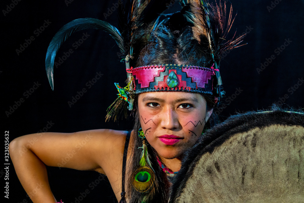 Φωτογραφία close up of young woman Teotihuacana, Xicalanca - Toltec in black background, wi
