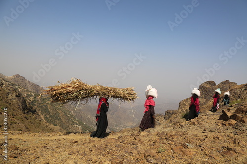 Yemeni children and women bring food and drink on bumpy mountain roads due to the siege and war on the city of Taiz 2017