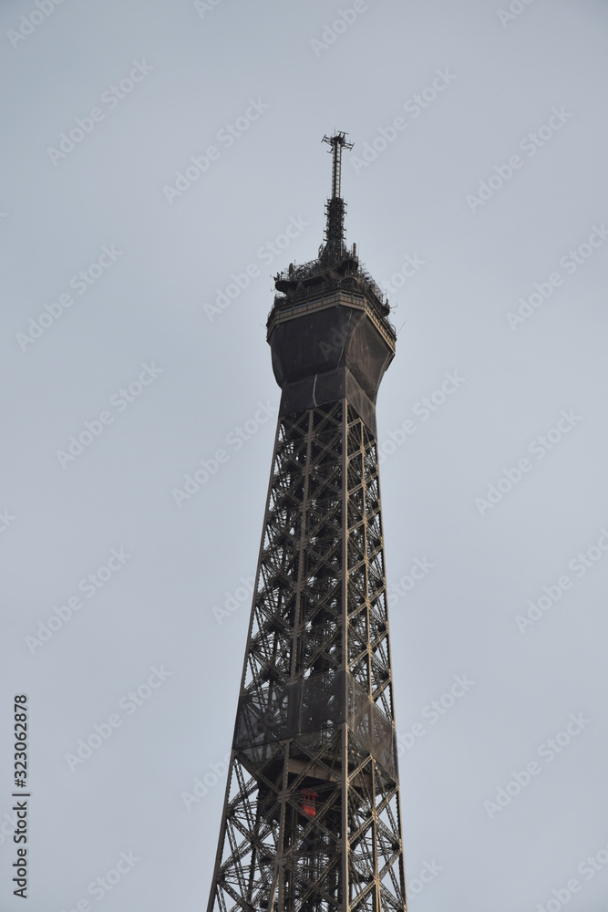 Le sommet de la tour Eiffel, Paris, France.