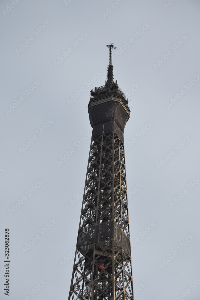 Obraz premium Le sommet de la tour Eiffel, Paris, France.