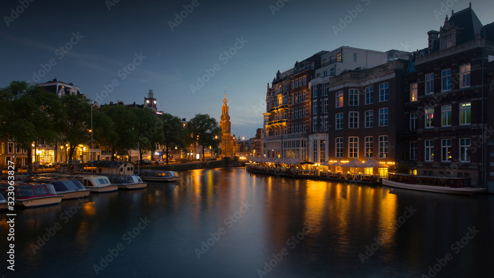 The evening center of tourist Amsterdam lights the lights, soft light and rich color.