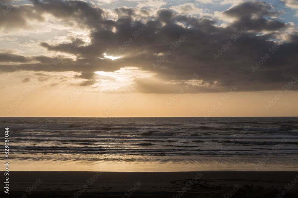 Sonnenuntergang am Muriwai Beach, Auckland