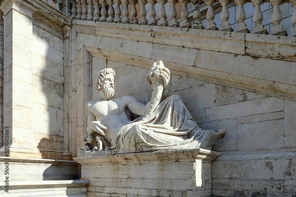 Obraz premium Man statue in Rome Italy