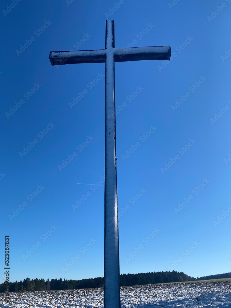 Kreuz Denkmal auf dem Christkindelseck auf einem Berg in Tuttlingen bei Nendingen