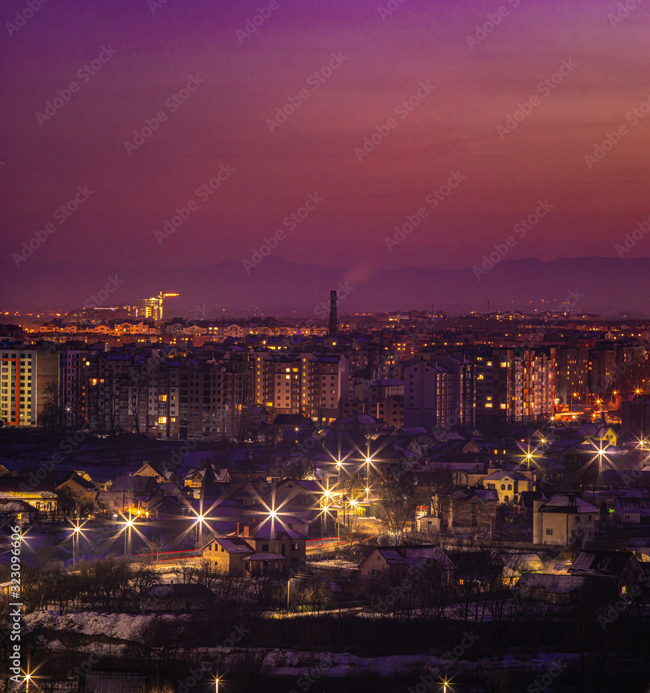 Fototapeta premium Beautiful sunset sky over the evening city