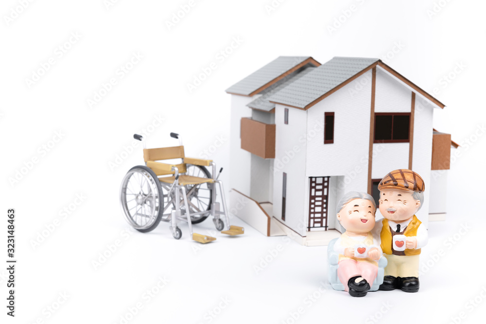 老夫婦 車椅子 バリアフリー住宅 玄関 スロープ Stock 写真 Adobe Stock