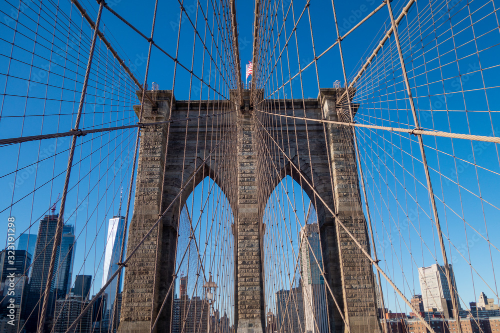 Obraz premium New York Brooklyn bridge facing the NYC Manhattan island