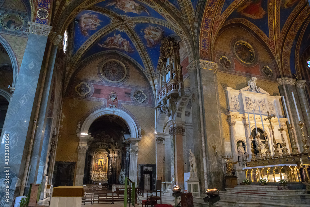 Panoramic view of interior of Santa Maria sopra Minerva