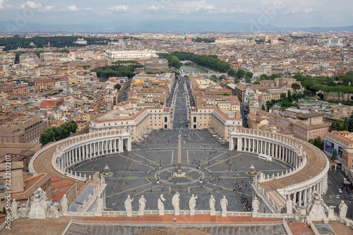 Panoramic view on the St. Peter's square and city of Rome © TravelFlow