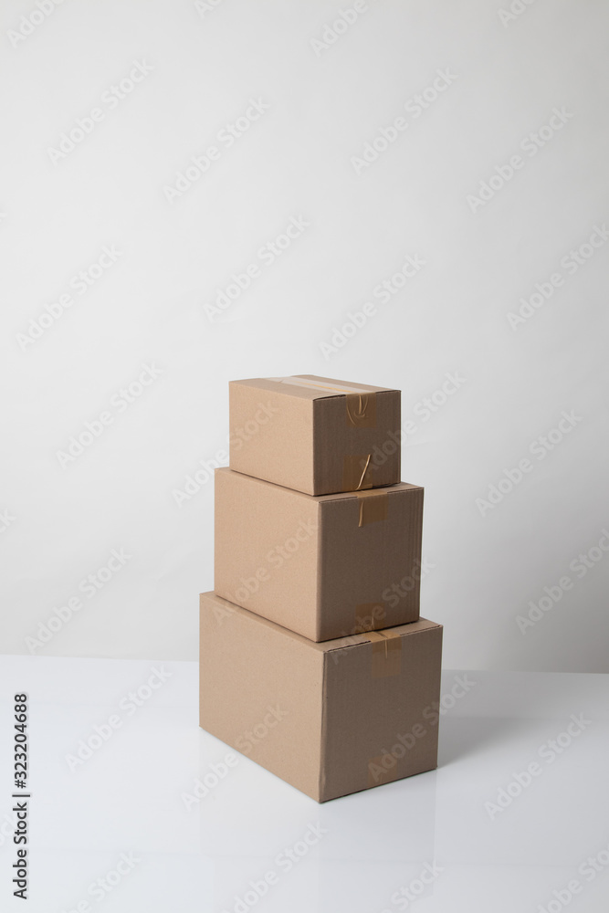 Obraz premium Pile of various size taped up cardboard boxes