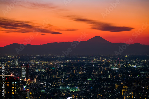東京 渋谷スクランブルスクエア 展望台からの夕暮れ 富士山