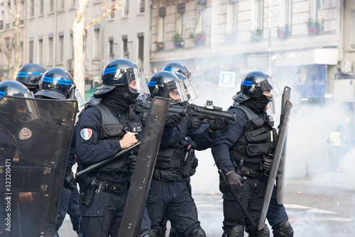 Fototapeta Naklejka Na Ścianę i Meble -  Grève Générale 5 décembre 2019 Lyon