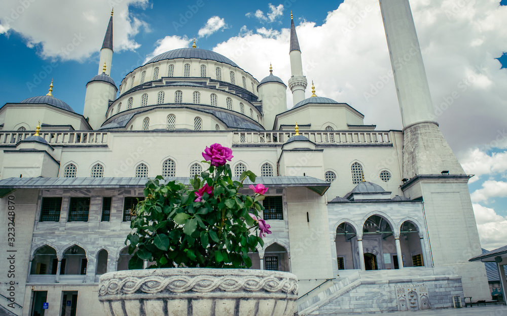 Obraz premium Kocatepe Mosque in Ankara Turkey