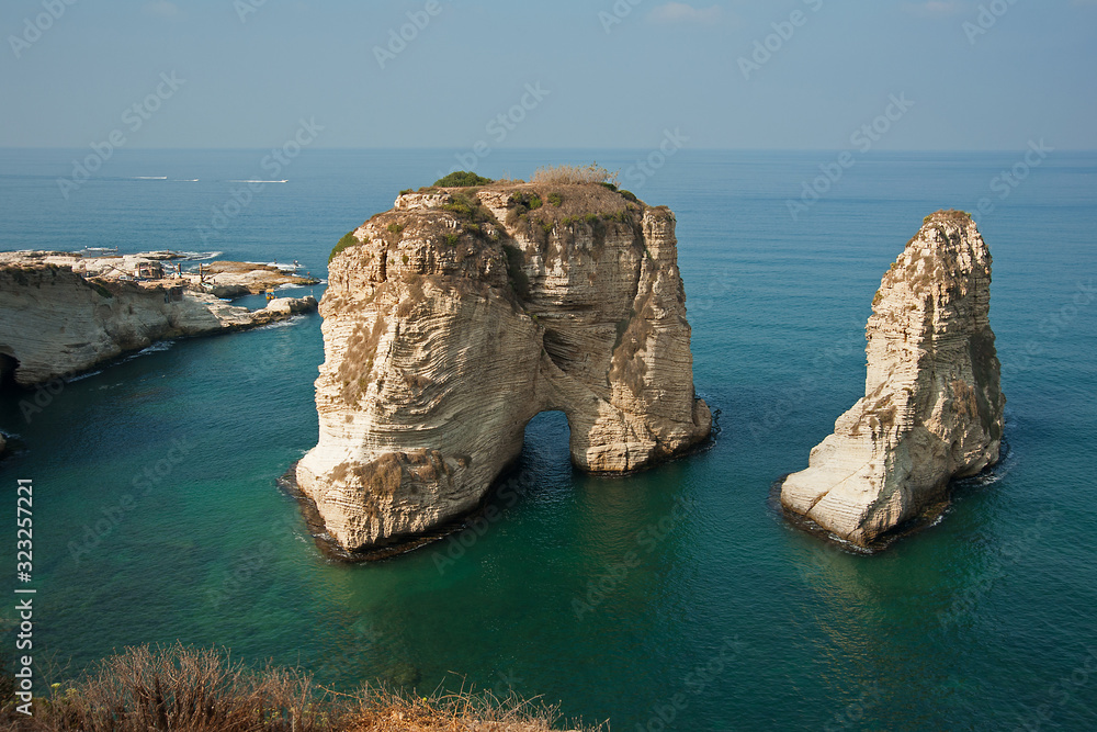 Fototapeta premium skała w morzu