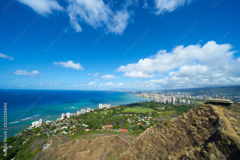 Fototapeta premium Waikiki view from top of diamond head, Hawaii, US