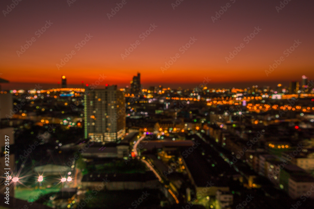 Fototapeta premium The blurry background of the bokeh, the colorful lights of the capital's residences, the beauty of the night shows the distribution of various types of residences (condominiums, offices, houses).